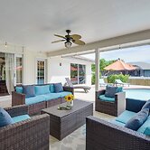 3 Mi to Dtwn Bradenton: Family Home w/ Pool!