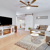 Cozy Lakeview Retreat, Close to Bull Shoals Lake!