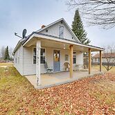 Peaceful Channing Retreat: 3 Mi to Lake Access!