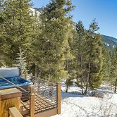 Wyoming Cabin w/ Hot Tub & Mountain-view Deck