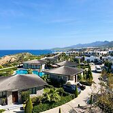Modern and Luxurious Apartment in a Prime Resort