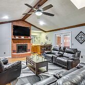 Beautiful Hinesville Retreat w/ Lanai & Pool!