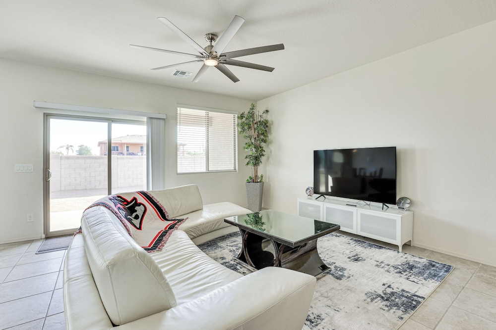 7 Mi to State Farm Stadium: Pet-friendly Retreat!