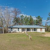 9 Mi to Water Park: Silver Creek Gem w/ Fireplace!