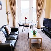 2 Bed Flat - Sleeps 4 - Parking - Wifi