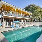 Walk to Beach: Stunning Gulfport Getaway