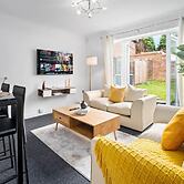 Cute Modern Mews Home in Oldbury