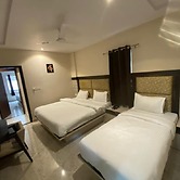 Priya Hotel