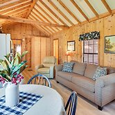 Cozy Dillard Cabin w/ Mountain Views & Pool Access