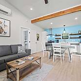 Mimosa Waterfront With Hot Tub