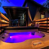 Rivers Edge Cottages With Hot Tub