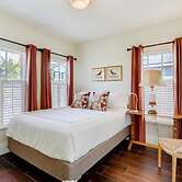 Pink House Modern 3bd 3ba Parking and Porch