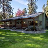 Riverside Cabin 5 Bedroom Home by RedAwning