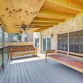 Austin Home w/ Deck - 9 Mi to Zilker Park!