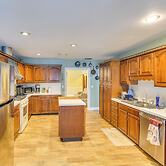 Bellingham Retreat w/ Fire Pit + Lake Access!