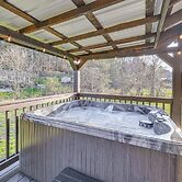 Fireside Evenings: Red River Gorge Gem w/ Hot Tub