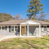 Pet-friendly Tomball Cottage: Steps to Downtown!
