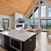 Mountain Vista 3 Bedroom Chalet by RedAwning