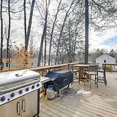 Lovely Maine Cabin w/ Deck, Gas Grill & Fire Pit!