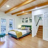 Modern Kirkland Home w/ Sauna & Outdoor Fireplace