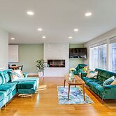 Modern Kirkland Home w/ Sauna & Outdoor Fireplace