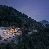 jüSTa Hollow Oak, Mussoorie