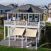 Sandy Feet Retreat 3 Bedroom Home by RedAwning