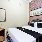 Capital O 93716 Family Guesthouse Syariah