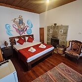 Taş konak Manolya