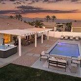 Montego by Avantstay Private Yard w/ Pool & Hot Tub