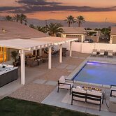 Montego by Avantstay Private Yard w/ Pool & Hot Tub