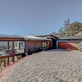 Hot Tub & Panoramic Mtn Views: Pine Retreat!