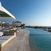 Sandblu Santorini, LXR Hotels & Resorts