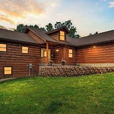 Teals Treasure Secluded Lakeside Cabin for 8!
