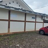 OYO 93749 Aksana Homestay SyariahNearWonderland Trik Art