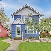 Ludington Home w/ 6 Bicycles < 1 Mi to Beach!