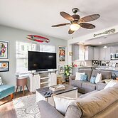 Hot Tub & Yard: Jimmy Buffet-themed Galveston Home