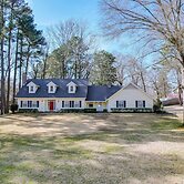Expansive Texarkana Home w/ Yard: Near Golf!