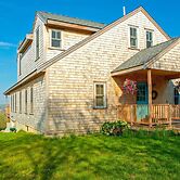 Beautiful Aquinnah Home: Ocean View, Walk to Beach