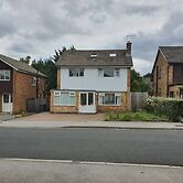 Detached 4-bed House in Leeds