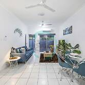 City Living Modern Outdoordining Private Yard