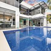 Zenlux Waterfront Mansion Infinity Pool Cinema