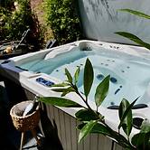 Executive Suite With Private Hot Tub Skytv
