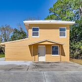 5 Mi to Lake Sumter Landing: Bright Home w/ Patio