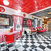 Fifties Diner-style Llano Home w/ Shared Fire Pit