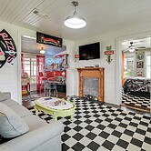 Retro Retreat in Llano w/ Screened Porch!