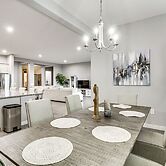 Marana Home w/ Pool Access & Mountain Views!