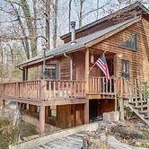 Charming Cabin w/ Fire Pit & Decks ~ 7 Mi to Helen
