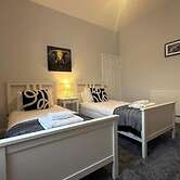 Apartment - Sleeps 3 - Pet Friendly - Parking