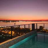 Apartament central with river views pool